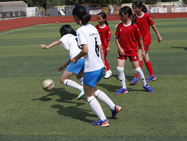 乡村铿锵小玫瑰，引来融媒体深度采访