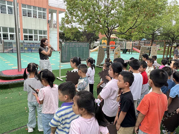 铭记历史 童心自强