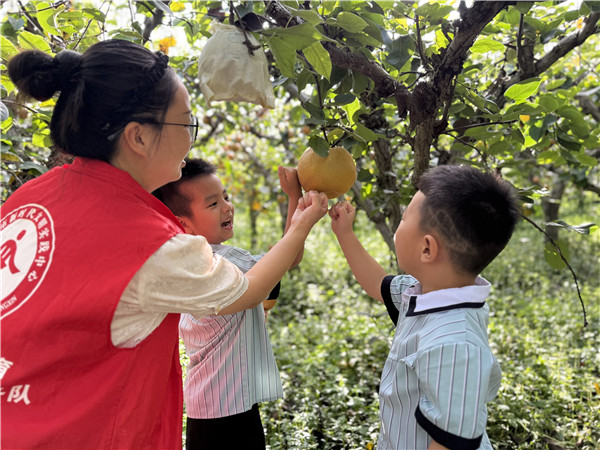“梨”享童行  “悦”满中秋